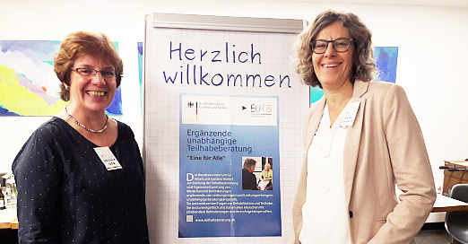 Die beiden hauptamtlichen EUTB-Beraterinnen Ursula Weh und Maike Ahlgrimm heien die Gste  bei der offiziellen Erffnung der EUTB Ludwigsburg herzlich willkommen