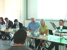 Foto: Die Bundestagswahlkandidaten von CDU, SPD, FDP, GRNE, DIE LINKE diskutieren ber die Umsetzung der UN-Behindertenrechtskonvention in den BereichenArbeit und Wohnen