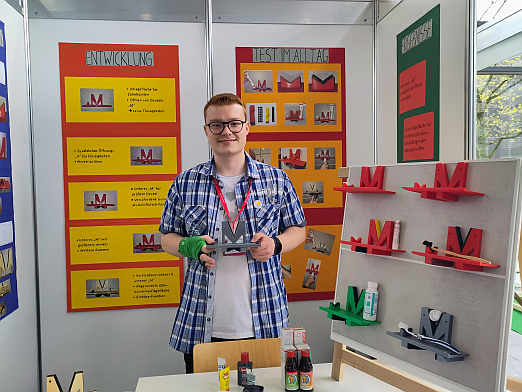 Er will Menschen helfen. Der 16-jhrige Nachwuchsforscher Noel Mang von der Technischen Schule Aalen prsentiert sein Projekt beim Landesfinale von Jugend forscht BW in Karlsruhe ...
