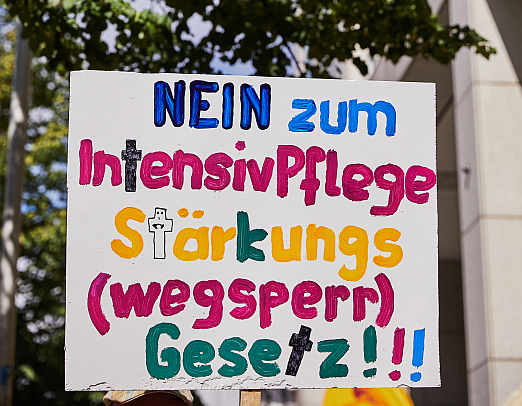 Nein zum Intensivpflege Strkungs-(Wegsperr-) Gesetz!<br />Foto: © gesellschaftsbilder.de - Anna Spindelndreier