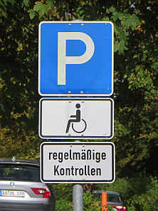 Falschparken auf Rolli-Parkpltzen ist kein Kavaliersdelikt. Zur Abschreckung braucht es hhere Bugelder und mehr Kontrollen.