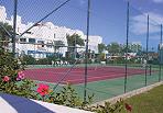 Foto: Tennisplatz auf dem Gelnde des Club Tropicana