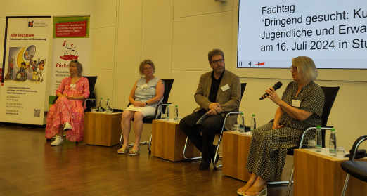 Sichtbar werden - sichtbar sein: Familien melden sich zu Wort Gesprchsrunde mit Mttern behinderter Kinder: Christel Kre (Stuttgart), Ursula Hofmann (Esslingen), Moderator Uwe Kaiser, Petra Nicklas (Tamm)