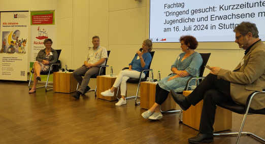 Stationre Kurzzeitunterbringung - aus der Sicht von Leistungserbringern Gesprchsrunde mit Brigitte Gltz (Wohnanlage Fasanenhof Stuttgart), Philipp Deininger (Reha Sdwest Karlsruhe), Karin Eckstein und Arne Eiwen (Familienherberge Lebensweg Illingen), Moderator Uwe Kaiser