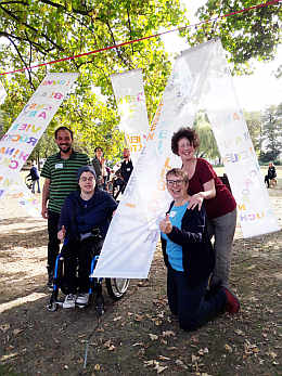 Ein starkes Team aus Stuttgart beim Jubilumswochende inklusive Bildung - ein Leben lang. V.l.n.r.: Sebastian Fuchs, Henrieke Pfalzgraf, Jutta Pagel-Steidl, Annette Ngele