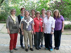 Foto der frisch gewählten 8-köpfigen Bundesfrauenvertretung aus der Mitte der neu gegründeten bvkm-Bundesfrauenversammlung