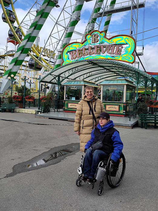 nchstes Ziel fr Inklusionsbotschafterin Henrieke Pfalzgraf und LVKM-Geschftsfhrerin Jutta Pagel-Steidl: das Riesenrad Bellevue...