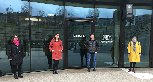 Auf dem Weg zur Landespressekonferenz fr ein Landesantidiskriminierungsgesetz - v.l.n.r.: Feray Sahin (Der Parittische), Lara Tack (Antidiskriminierungsberatung Heidelberg), Andreas Foitzik (LAG Antidiskriminierungsberatung), Jutta Pagel-Steidl (LVKM)