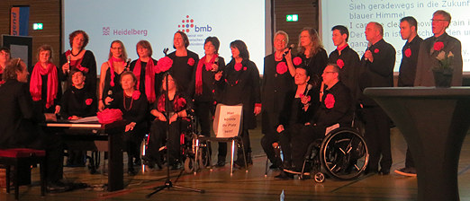 Foto: Barrierefrei, barrierefrei  dann sind wir frei! singt der Inklusiver Besserwerde-/Beschwerdechor Heidelberg. (Foto: Jutta Pagel-Steidl)